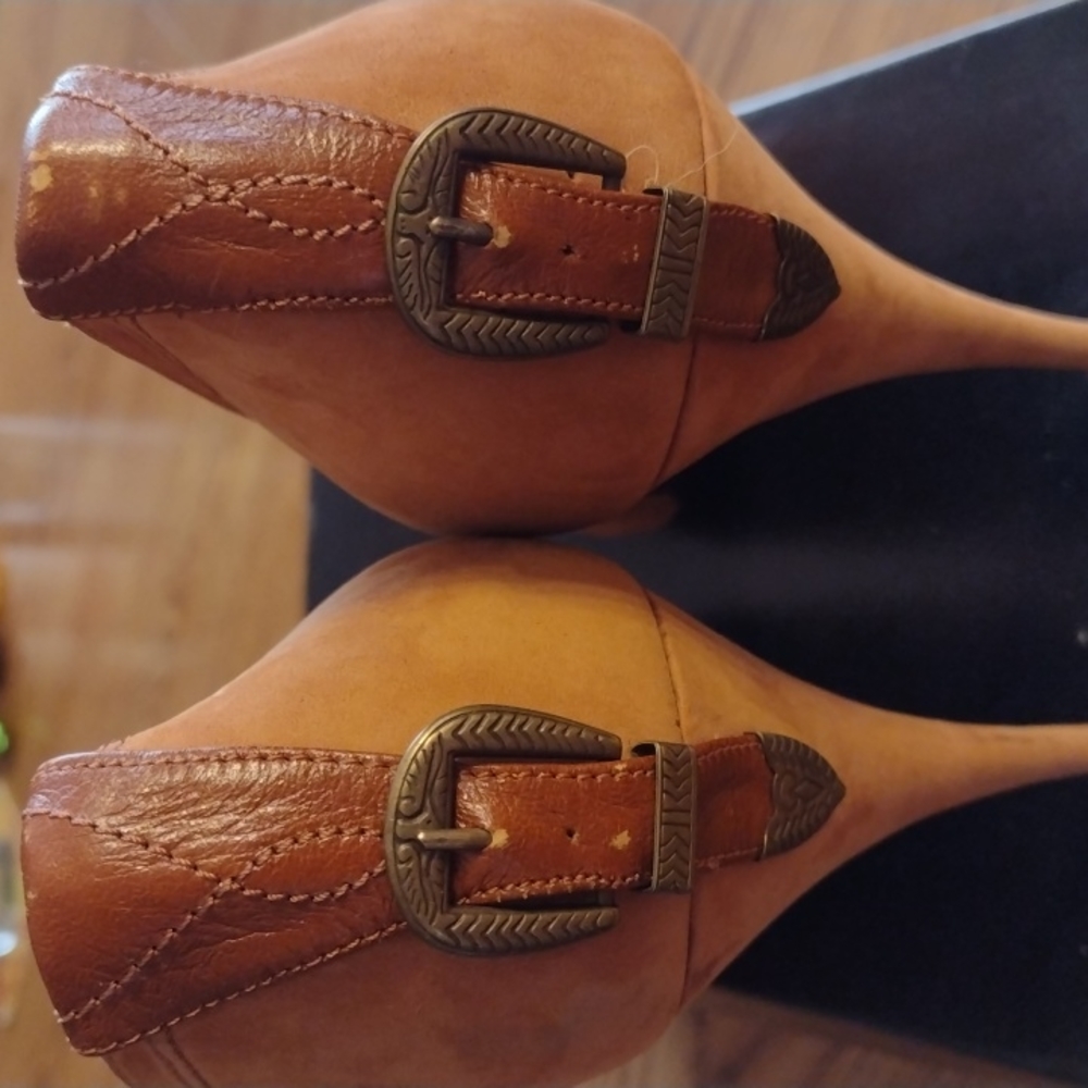 Suede pumps